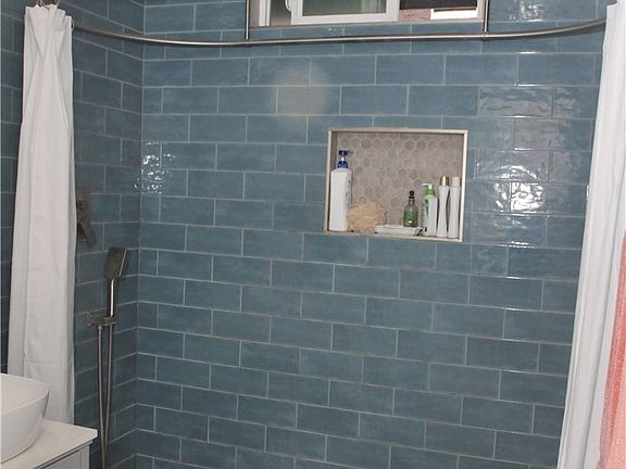 5th image of 818 S Sloan Ave