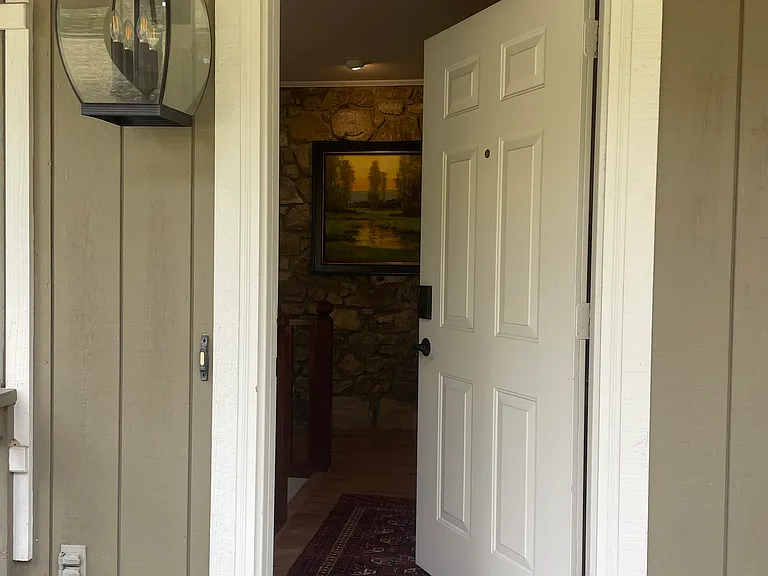 237 Laurel Hill Ln — Photo 1