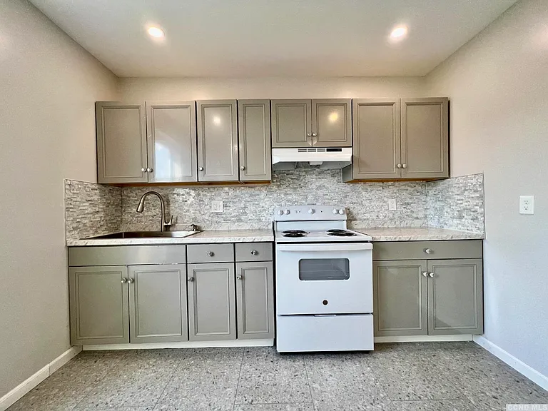 555 Green Lake Rd — Photo 10