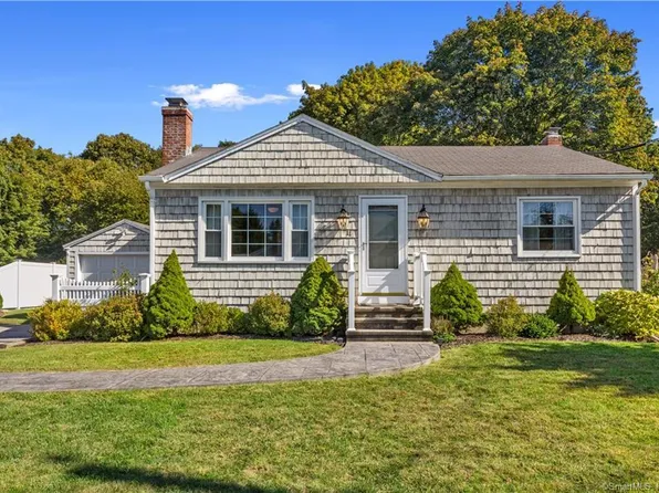 11 Mackenzie Road, Waterford, CT 06385