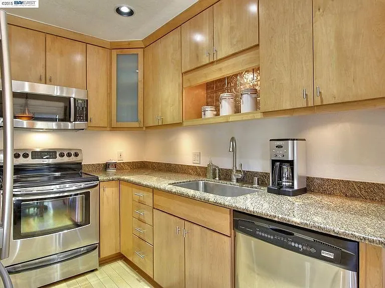 104 Rose Ln — Photo 3