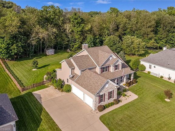 3rd image of 2210 Hunting Valley Ln