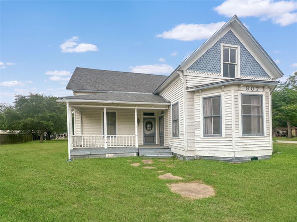 307 N Pecan, Moulton, TX 77975