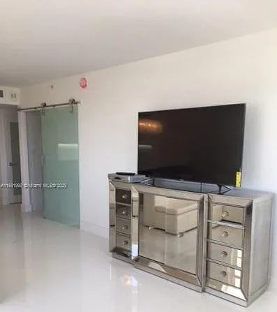2 bed, 2.0 bath, 1190 sqft, $4,500 — Photo 2
