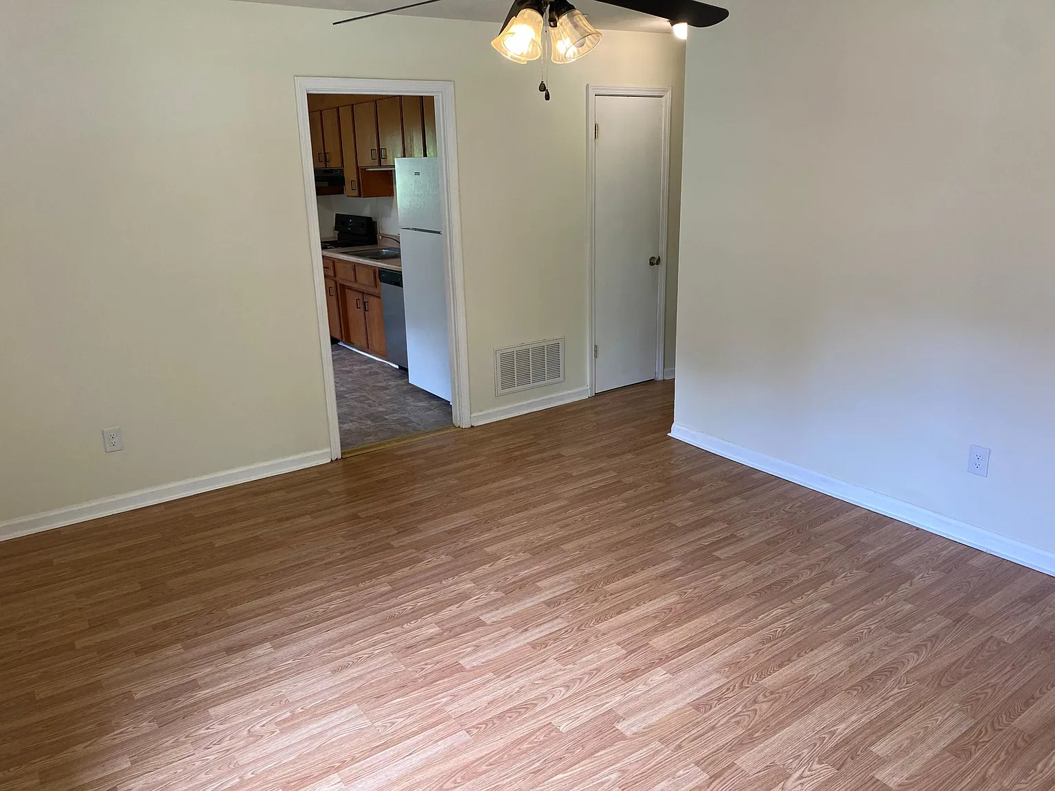 2 bed, 825 sqft, $1,050 — Photo 3