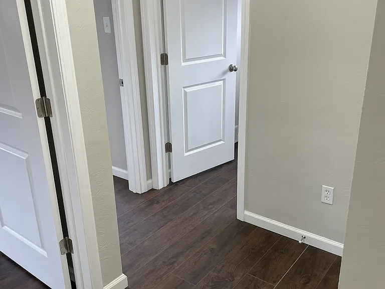 140 Peony Ave — Photo 28