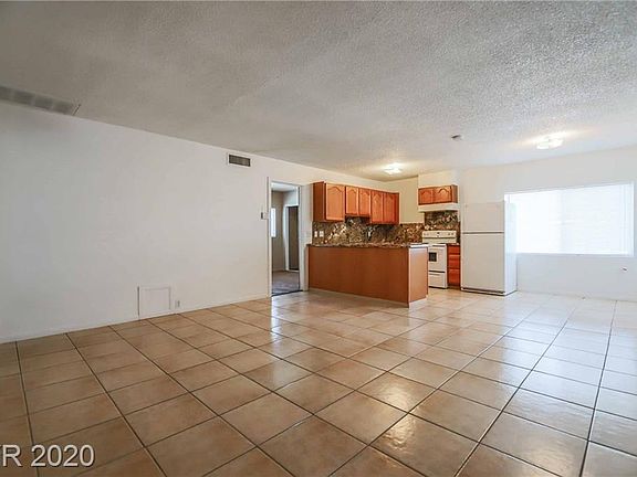 3rd image of 2937 Elm Ave APT 4