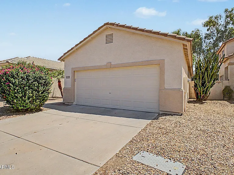 635 W Colt Rd — Photo 23