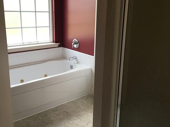 5th image of 218 Miller St NE