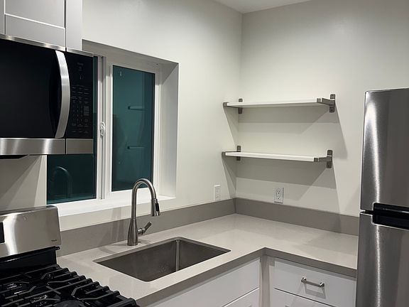 2nd image of 5207 San Simeon Dr #C