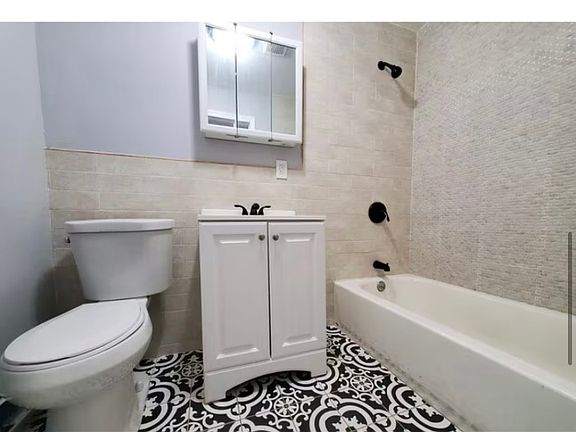 3rd image of 175 Hopkins Ave #2L