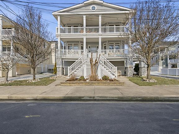 2nd image of 205 32nd St APT 1