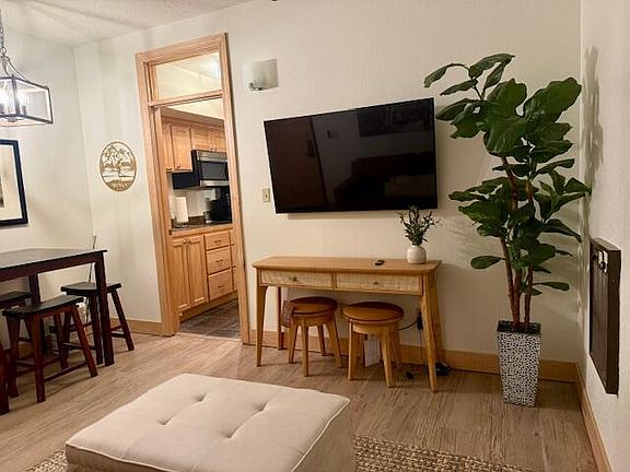 4th image of 223 W Hunter Ridge Dr #E208