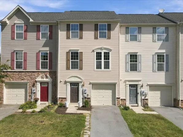 59 Gauley River Path, Falling Waters, WV 25419