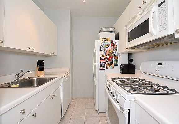 4th image of 3777 Independence Ave APT 16D