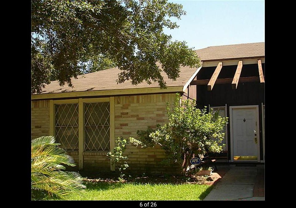 Fronte porch, viewing the woods!