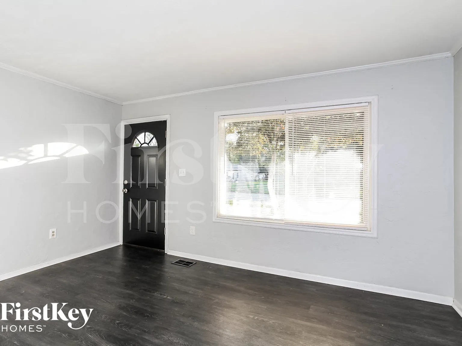 4 bed, 1.0 bath, 1488 sqft, $2,245 — Photo 4