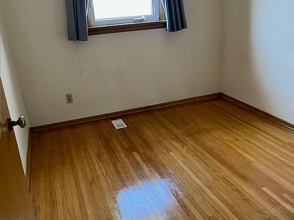 3rd image of 9321 72nd Ave NW