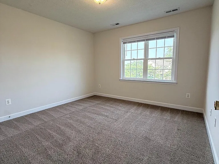 4114 Derbyshire Ln — Photo 10