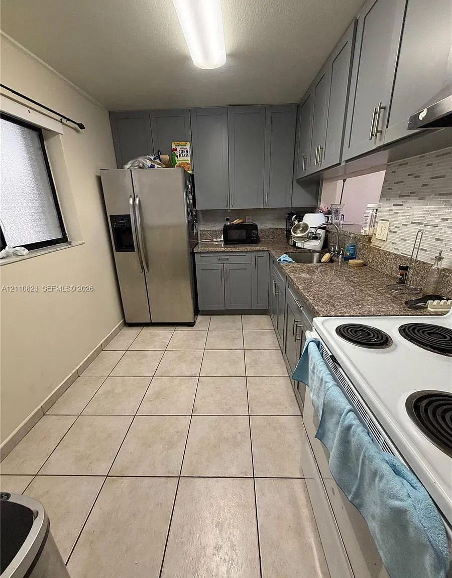 Horizons West Condo #3 — Photo 2