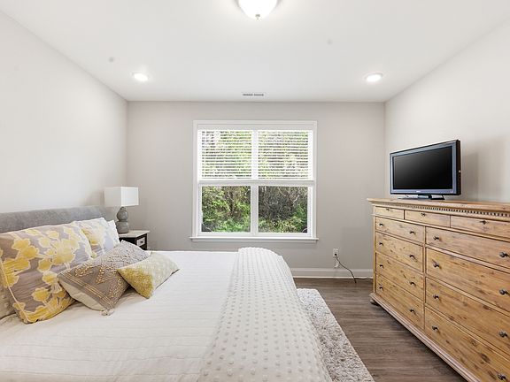 4th image of 4406 Finch Ln #1