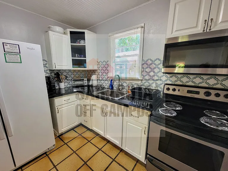 1119 32nd St #A-B — Photo 11