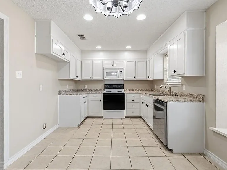 3309 Edgemont Dr — Photo 13