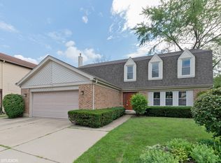 610 Cobblestone Ln, Buffalo Grove, IL 60089