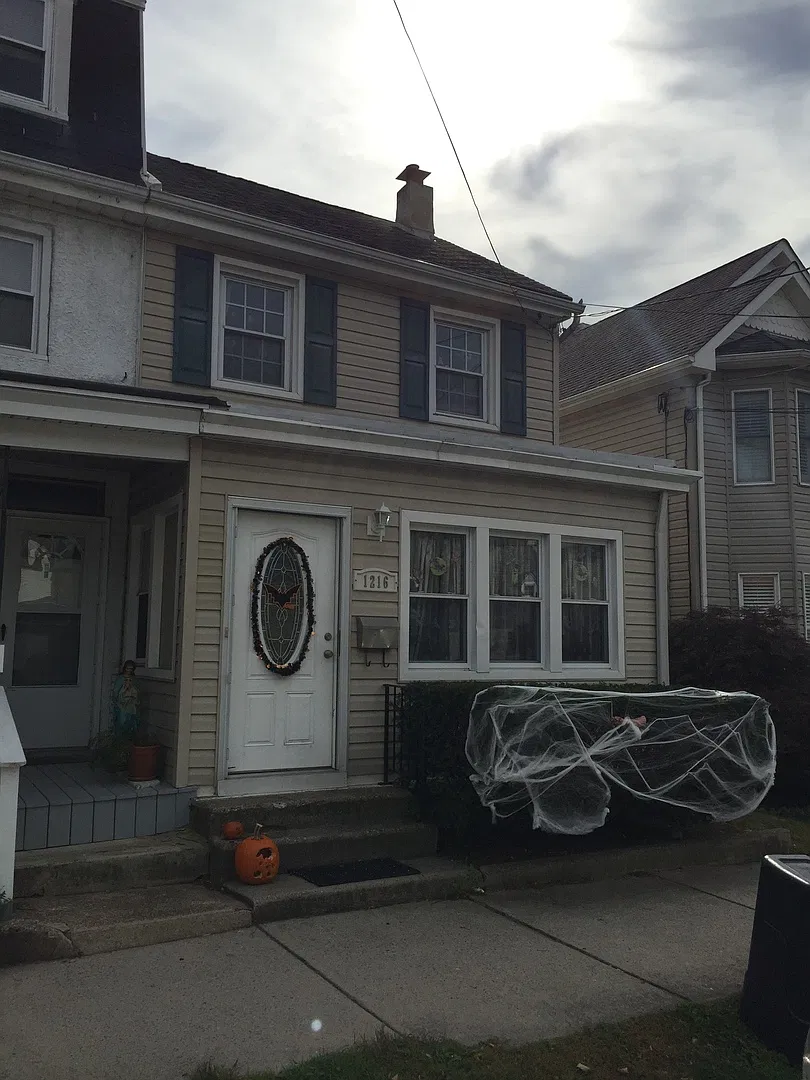 Available Now! Bristol Borough 2 Bedroom Home! — Photo 2