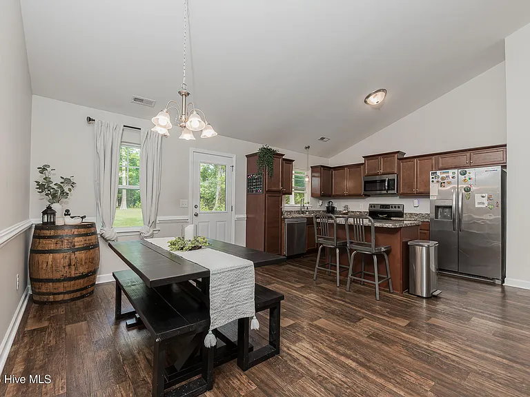 137 Wilburne Dr — Photo 13