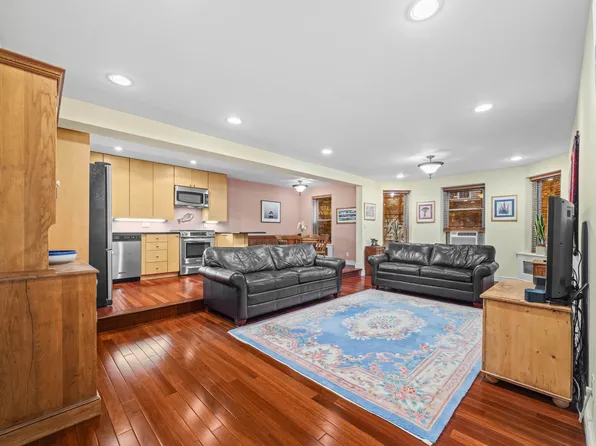 525 East 89th Street 1E image 1 of 26