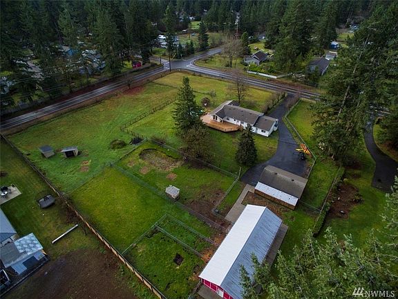 Arial view looking south west from above the 5-stall barn.