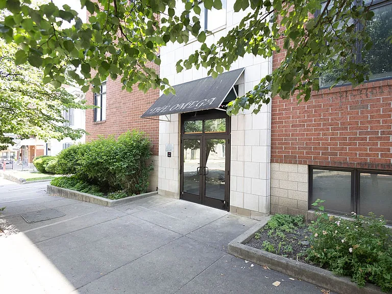 252 N Walnut St — Photo 16