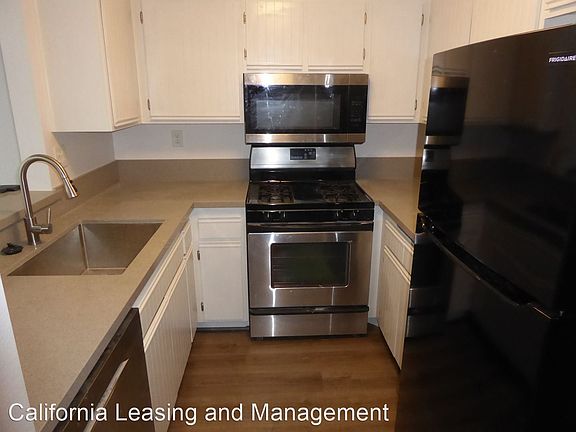 3rd image of 23625 Del Monte Dr Unit 320