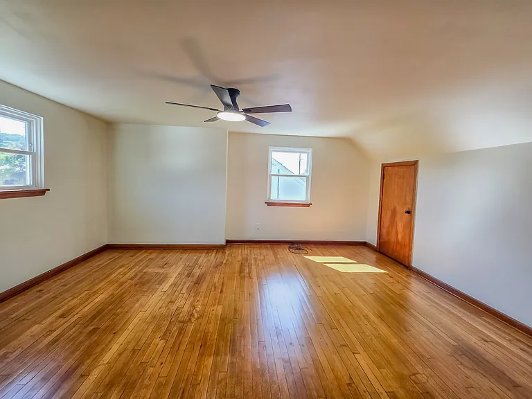 1323 Lincoln Way — Photo 23