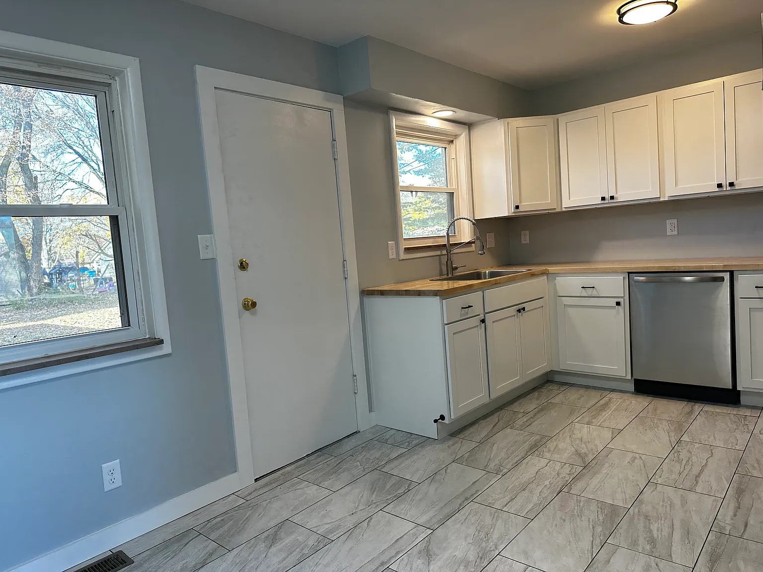 2 bed, 948 sqft, $1,275 — Photo 1