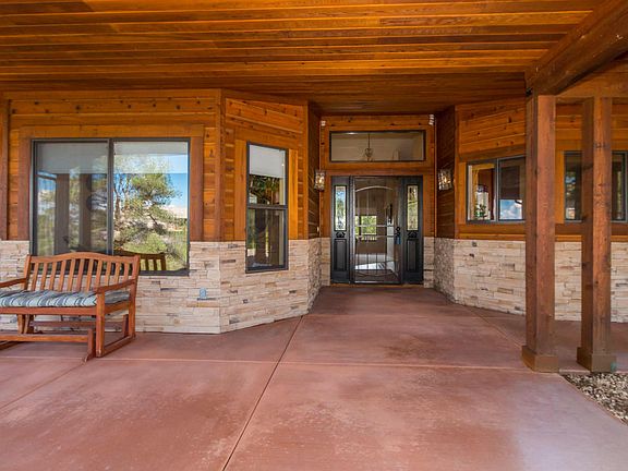 Entry-kitchen rt, ofc left