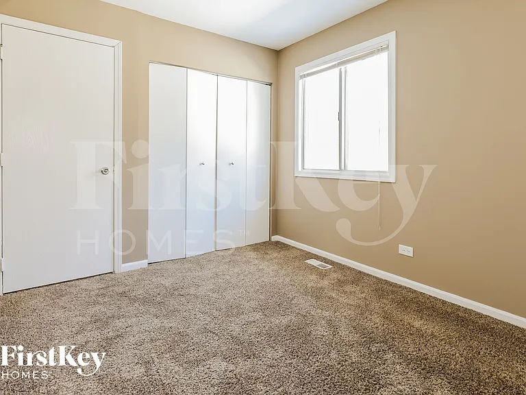1143 Greensfield Dr — Photo 10