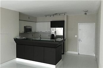 5th image of 325 Biscayne Blvd #1415
