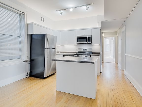 3rd image of 2335 N Oakley Ave APT 2