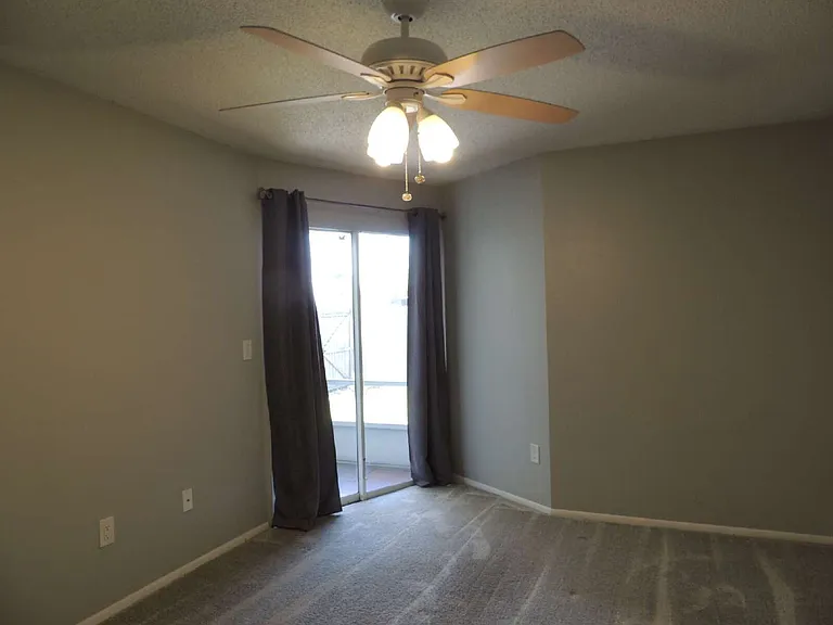 944 Burlwood St — Photo 21