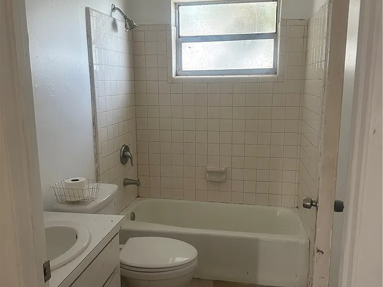 213 10th St NW — Photo 5