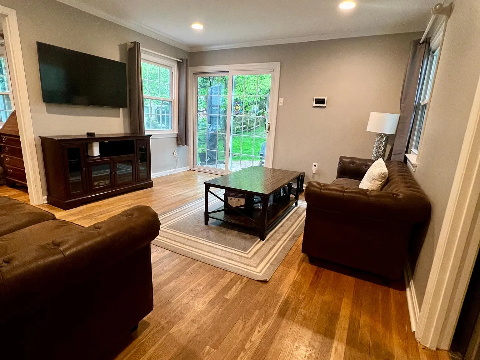 4 bed, 2.5 bath, 2718 sqft, $4,500 — Photo 4