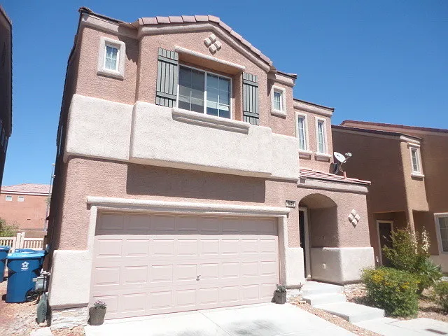 Beautiful 2 Story Home in Mountains Edge. — Photo 2
