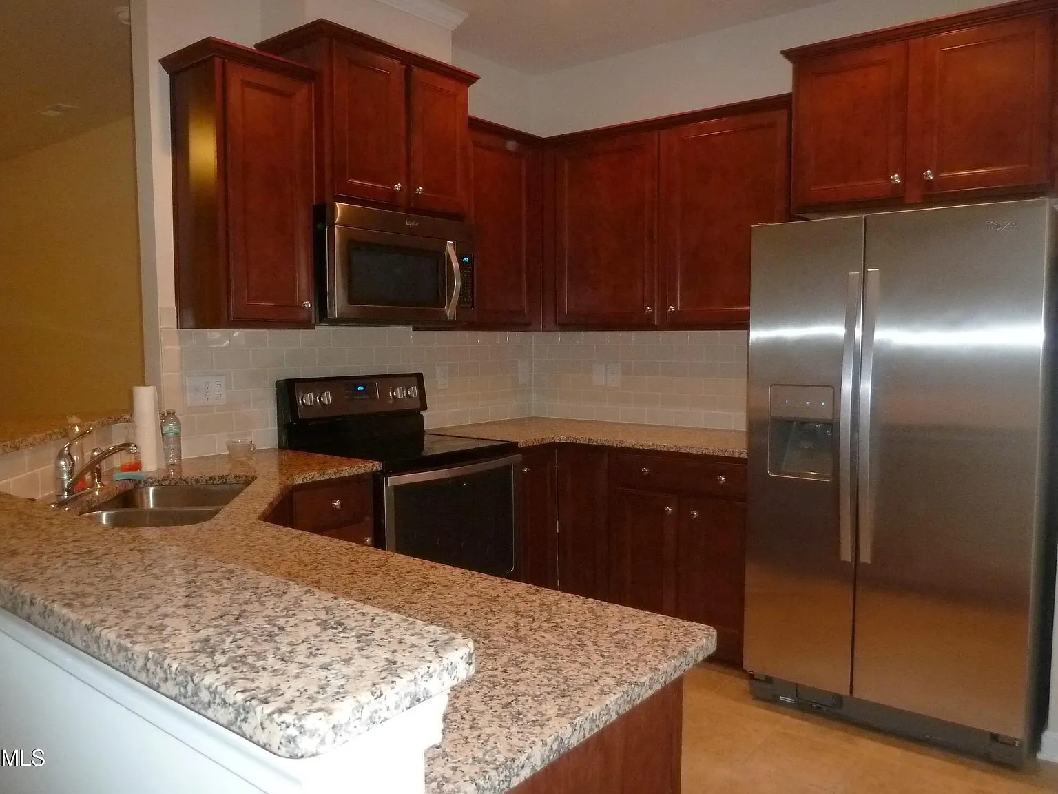 3 bed, 2.5 bath, 1648 sqft, $1,950 — Photo 3