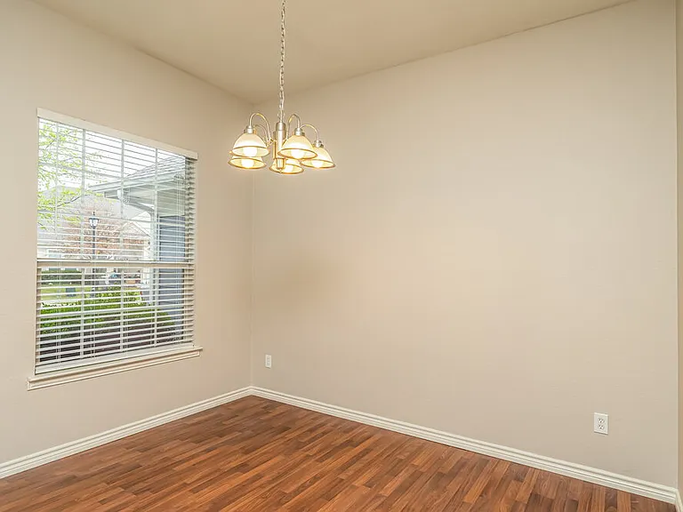 419 Creekview Dr — Photo 6