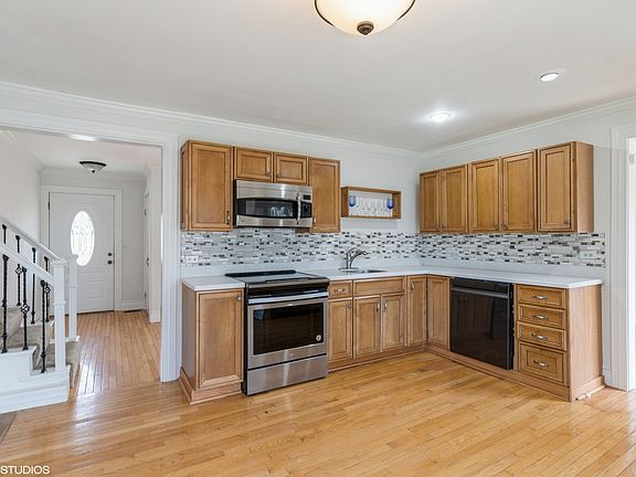3rd image of 3224 N Volz Dr W