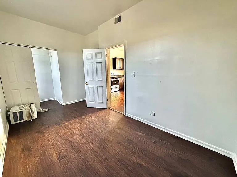 5720 W Cermak Rd #2F — Photo 11