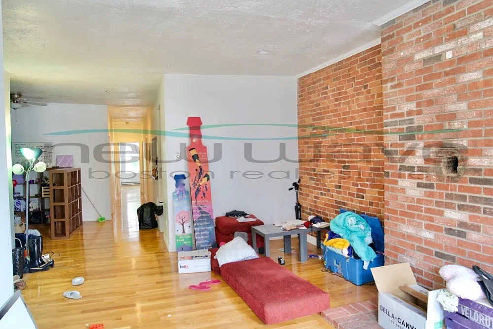 4 bed, 1.5 bath, 1200 sqft, $6,400 — Photo 2