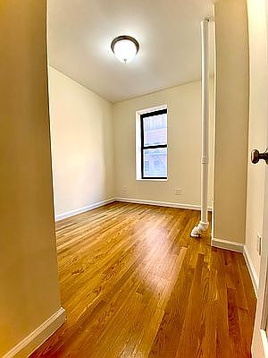 5th image of 220 E 78th St APT 22